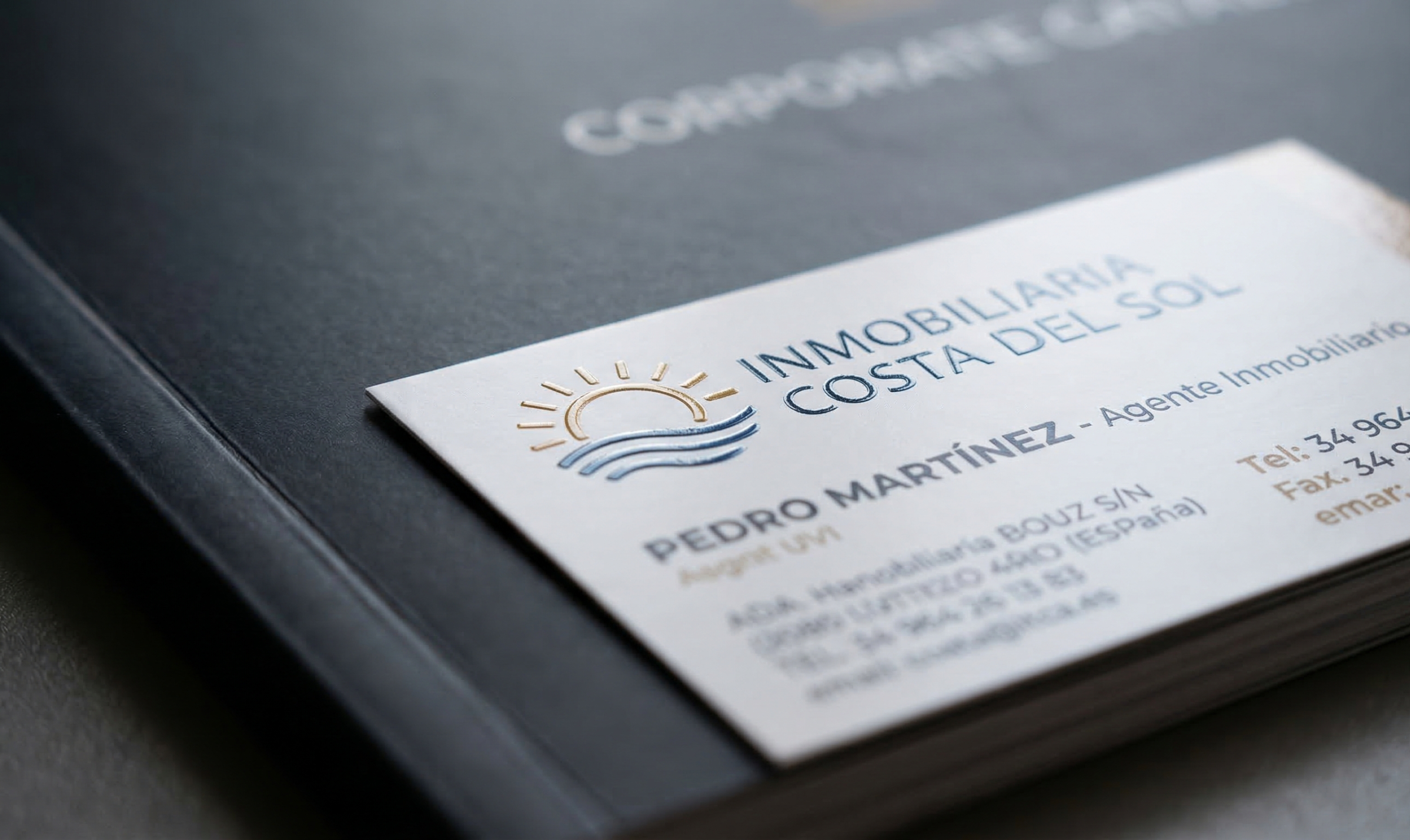 Detalles y acabados premium en tarjetas